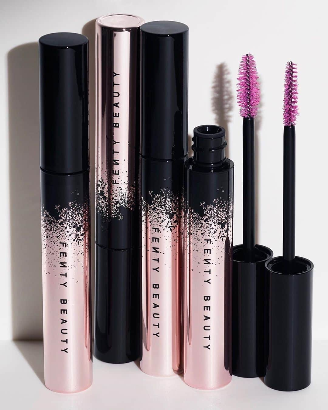 セフォラさんのインスタグラム写真 - (セフォラInstagram)「Qui a déjà essayé la nouveauté @fentybeauty ? 🙋‍♀ Le mascara #FULLFRONTAL avec sa brosse idéale pour apporter un maximum de volume et bien définir ses cils grâce à son double côté arrondi et plat 👀✨ . Uniquement chez Sephora. #Regram @fentybeauty #SephoraFrance #SephoraLovesFentyBeauty #OnlyAtSephora」1月30日 16時01分 - sephorafrance