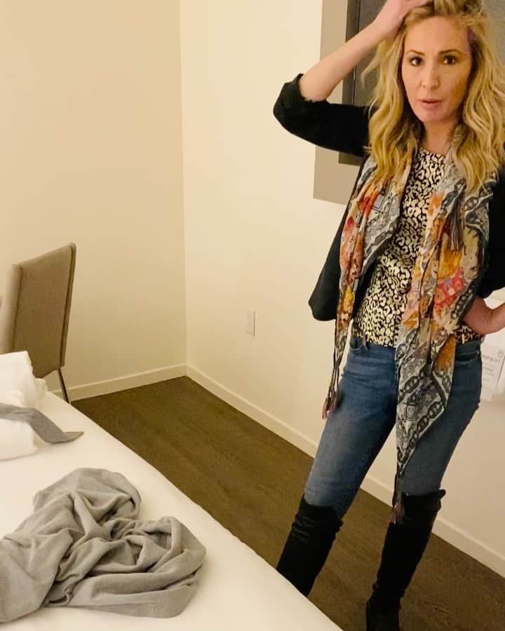 ヘザー・マクドナルドのインスタグラム：「Kate Chastain from @belowdeckbravo showing me one of her many talents after we recorded my podcast- out now! @kate_chastain shares all about being a Chief Stew on the most exclusive yachts around the world, before the cameras followed her and now. From the rudest guests to why being away at sea can make you horny and have no choice but to hook up with your deck crew. What she sees for her future and why yachting can be so great. Enjoy!」