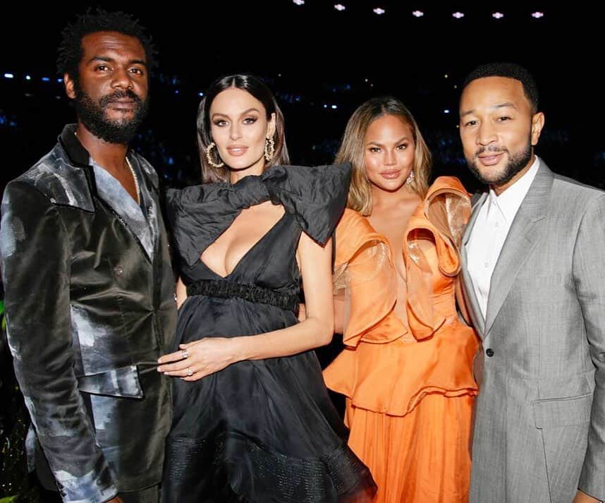 ニコール・トルンフィオのインスタグラム：「Love seeing these two! @chrissyteigen @johnlegend 😍💕 @garyclarkjr #grammys2020」