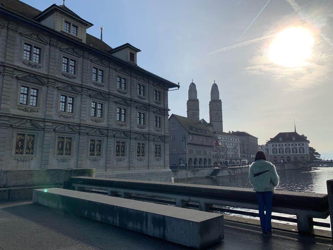 のインスタグラム：「#Zurich #🇨🇭 @chiyono_anne のマネして買った　#nike 🤎」