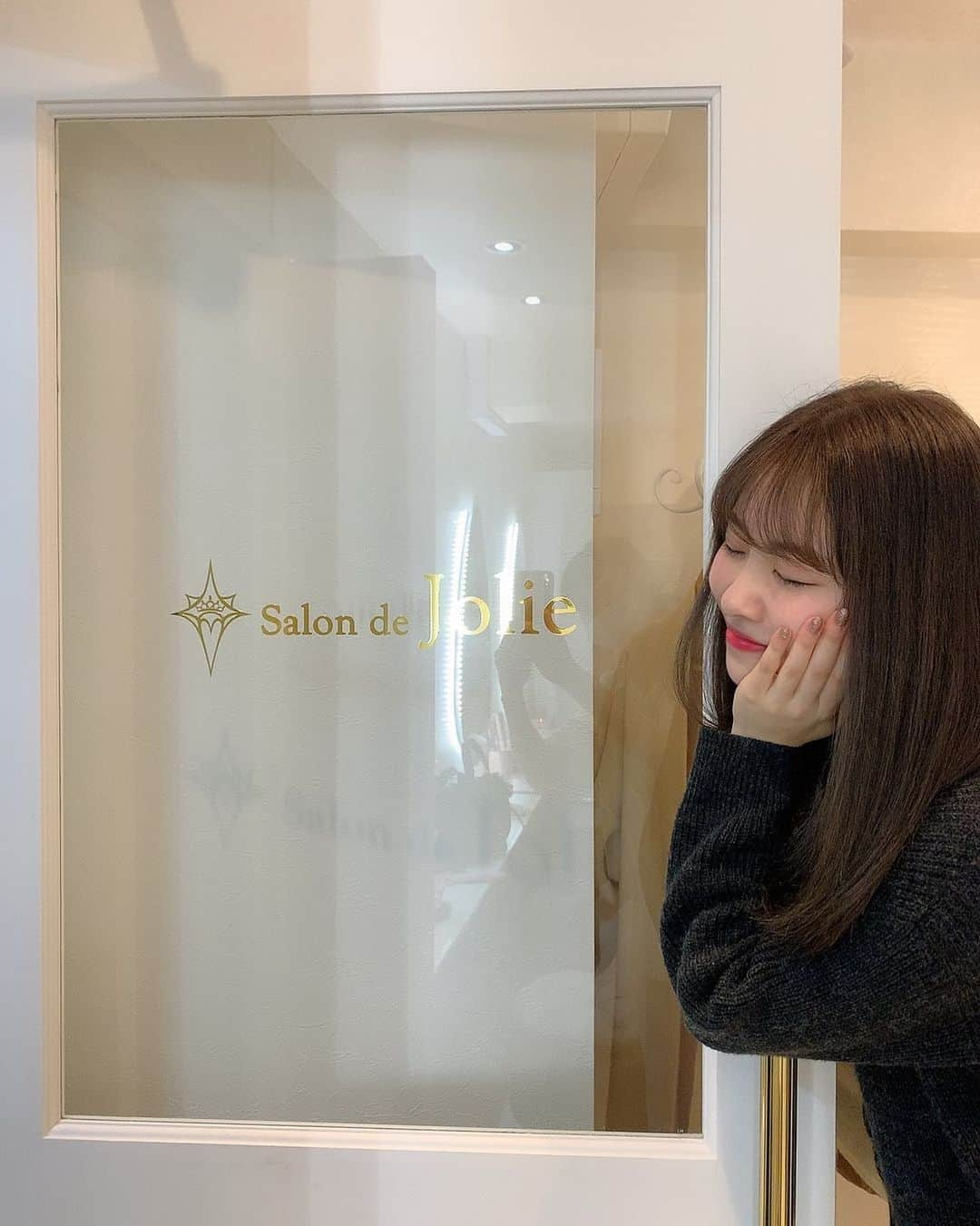 中西智代梨さんのインスタグラム写真 - (中西智代梨Instagram)「トムに紹介してもらって @salondejolie_roppongi に行ってきました☺︎ 明日は生写真撮影(意識高い)コンディションいいはずだから是非チェックしてね✌︎ . 影にお姉さん写っててかわいい☺︎」1月30日 16時38分 - sukiyaki_daisuki512