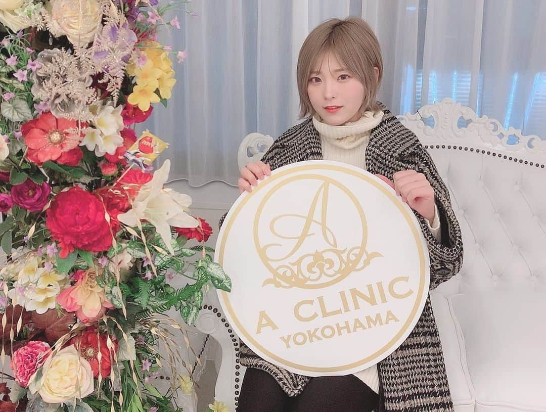 こなんさんのインスタグラム写真 - (こなんInstagram)「. . 先日初めて @aclinic_yokohama さんに 行ってきたよ🧚‍♀️ 痩身メニューの ヴァンキッシュMEと クリスタルをしてもらったけど 定期的に行くから経過が楽しみすぎる、、❤︎ 代謝促進や脂肪燃焼にも効く ダイエット点滴も同時にしてもらったから ランニングも頑張らないと🏃‍♀️ 少し前に @a_clinic_ginza さんでの Aスレッドは フェイスラインが ずっといい感じでうれしい！ 状態を見てボトックスも してもらったからキープ力がすごい☺️ あ、あとね 肩こりが酷すぎて よく頭痛くなることを 相談でしたら 肩ボトックスを打つと改善されるって おすすめしてもらったからしたけど それから頭痛くなってないんだよ😭感動した😭  お世話になってる先生方🧚‍♀️ @dr_kanayamasaki  @dr.komatsu_rui  #aclinic#女子力あげる#山崎香名#小松塁#ヴァンキッシュME#クリスタル#痩身#ダイエット点滴#部分痩せ#ダイエット」1月30日 16時40分 - konan_610