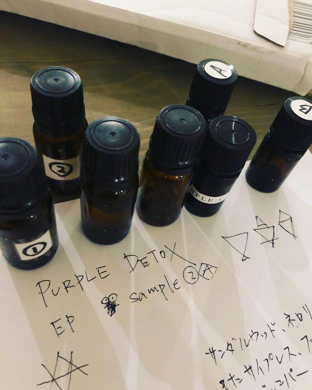のインスタグラム：「Producing new product now:) #mynotes #epsomsalt #bathsalts #エプソムソルト #バスタイム #パープル」