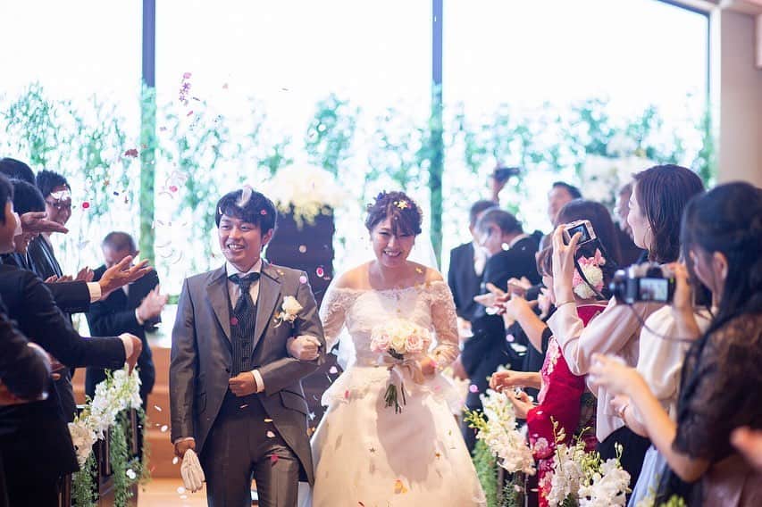 KIYOMIZU京都東山 公式さんのインスタグラム写真 - (KIYOMIZU京都東山 公式Instagram)「@kiyomizu_kyoto_higashiyama をフォローして、 『#kiyomizu京都東山』 『#kiyomizu花嫁』 『#スタイルズ花嫁』 をつけて投稿してくださいね＊ . ［#フラワーシャワー］ 華やかなフラワーシャワーは ウェディングドレスに映えて素敵ですよね♪ 退場シーンまでも幸せに溢れる演出で 色褪せることのない思い出を残しませんか？✧ . ---------------------- . ▼ブライダルフェアの予約は インスタのTOPからcheck⚐ ＞＞＞ @kiyomizu_kyoto_higashiyama. #スタイルズ花嫁 #dress #kyoto #kiyomizu #wedding #weddingdress #ウェディングドレス #ウェディングレポ #チャペル #ブライダルフェア #プレ花嫁 #卒花 #披露宴 #日本中のプレ花嫁さんと繋がりたい #結婚式 #結婚式場 #結婚式準備 #京都 #京都花嫁#関西花嫁  #marryxoxo #Dressy花嫁 #maricuru #maricuru卒花アンバサダー #挙式 #フラワーシャワー #チャペル #挙式演出」1月30日 16時46分 - kiyomizu_kyoto_higashiyama
