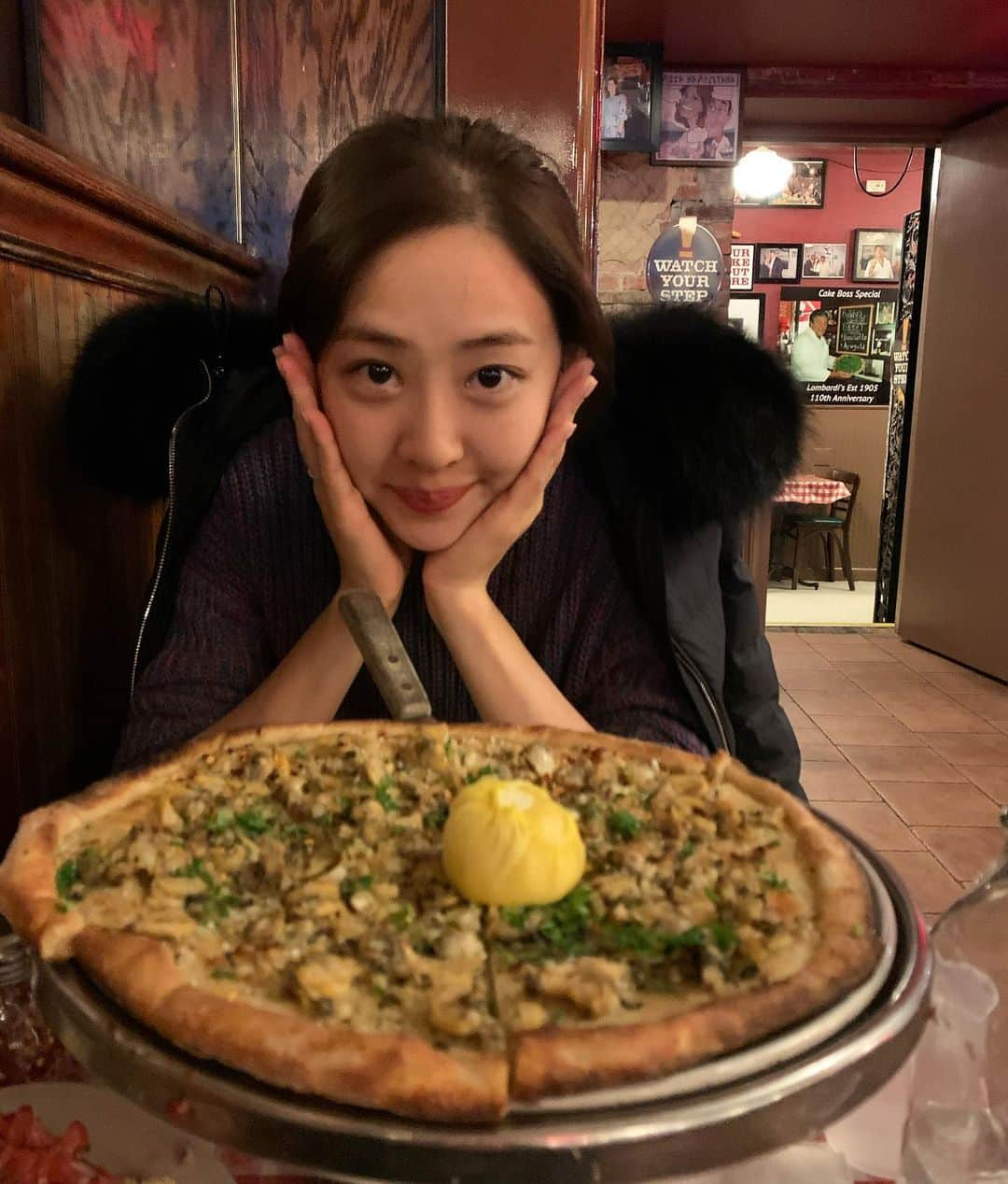 ダソム さんのインスタグラム写真 - (ダソム Instagram)「조개 피자 바삭바삭」1月30日 16時47分 - som0506