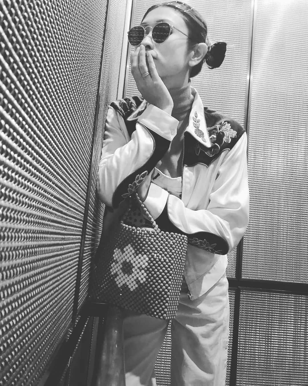 山田優さんのインスタグラム写真 - (山田優Instagram)「たまにはいいよね。w  久々に真ん中分けで おだんごちゃん。  やりたくなる時があるのよ。  #outfit  #yusoutfit #jacket → #doublerl @doublerl」1月30日 16時48分 - yu_yamada_