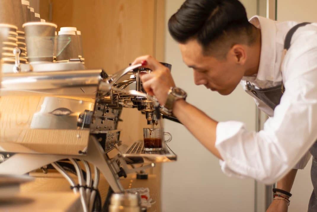余文樂さんのインスタグラム写真 - (余文樂Instagram)「@abg.coffee  Now open  Congrats~」1月30日 16時57分 - lok666
