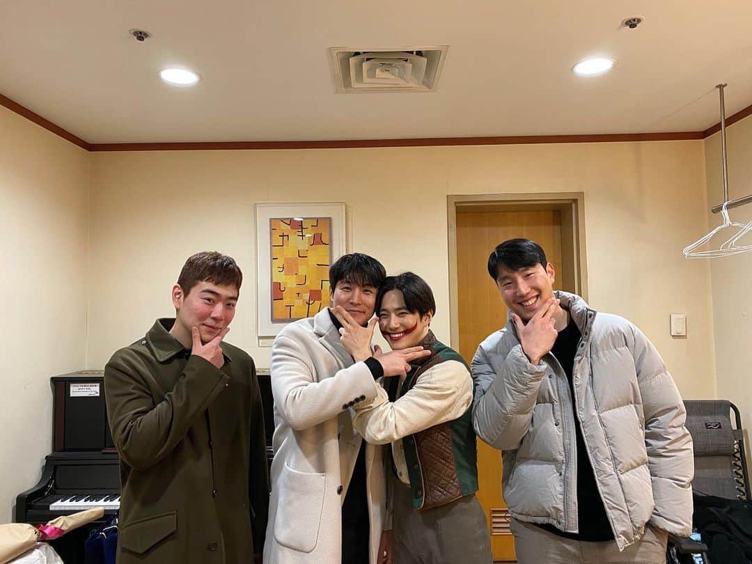のインスタグラム：「hello #웃는남자」