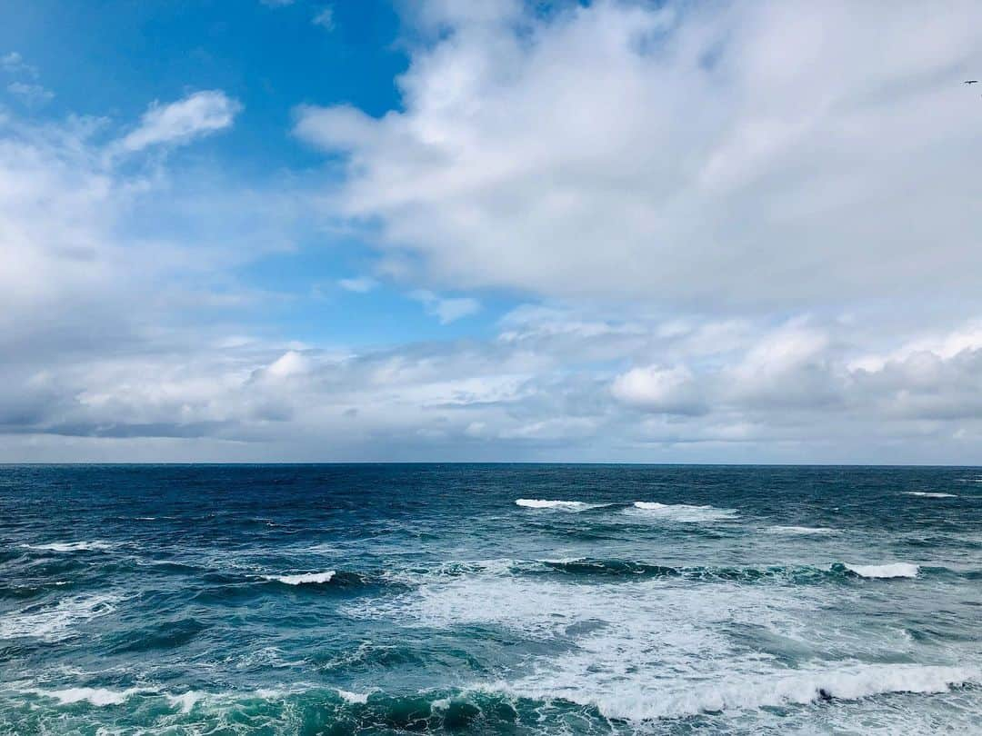 末吉里花さんのインスタグラム写真 - (末吉里花Instagram)「日本海は美しいなぁ。福井県坂井市三国町には、美しい北陸の海と豊かな自然、美味しい食べ物、歴史を持つ建物が集う旧市街地があり、魅力溢れる町です。今日は福井県立三国高等学校の高校1年生約150名にむけて講演をさせていただきました。高校生たちが自分たちの学校や地域と協力しながら、どう魅力ある町にしていくか、エシカルはそのキーワードになります！I had a lecture at Mikuni High school in Mikunicho, Fukui. The Sea of Japan is always beautiful and bountiful. #theseaofjapan #fukui #mikunicho #generationz #ethical #福井 #三国町 #日本海 #北陸 #福井県立三国高等学校 #エシカル #エシカル協会 #末吉里花 #地域創生のカギはエシカル」1月30日 17時13分 - rikasueyoshi