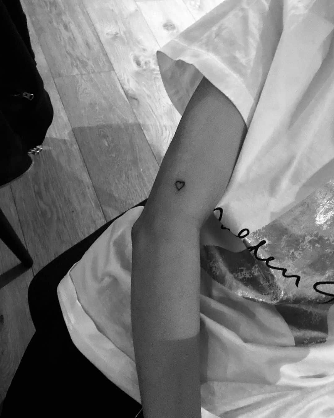 のインスタグラム：「🖤」