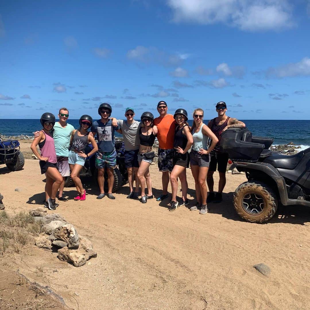 アンドレイ・ロゴジンさんのインスタグラム写真 - (アンドレイ・ロゴジンInstagram)「Epic ATV adventure on my birthday eve with my cast in Aruba! 😎 Thanks guys for getting together, it was so much fun!!! #atv #adventure #aruba #oranjestad」1月30日 8時24分 - andreirogozine