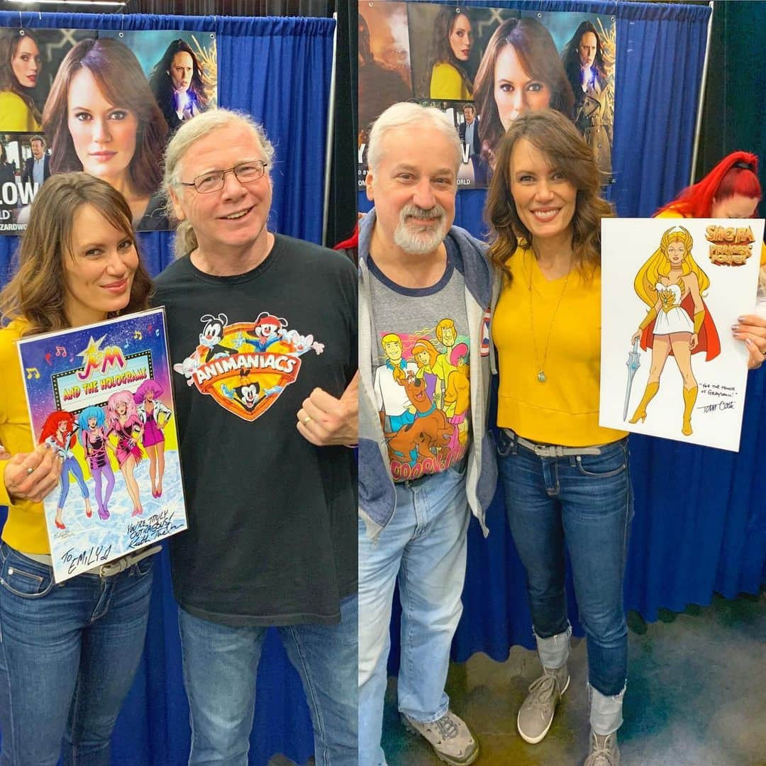 エミリー・スワローさんのインスタグラム写真 - (エミリー・スワローInstagram)「Last weekend at #WizardWorldPortland, I got to meet illustrators for two of my childhood cartoon heroines: #shera and #jemandtheholograms.  Those ladies are my #womancrushwednesday.  Anyone else have badass cartoon crushes?  #forthehonorofgreyskull #trulytrulytrulyoutrageous #badasswomen #saturdaymorningcartoons #keithtucker #tomcook」1月30日 8時33分 - bigeswallz