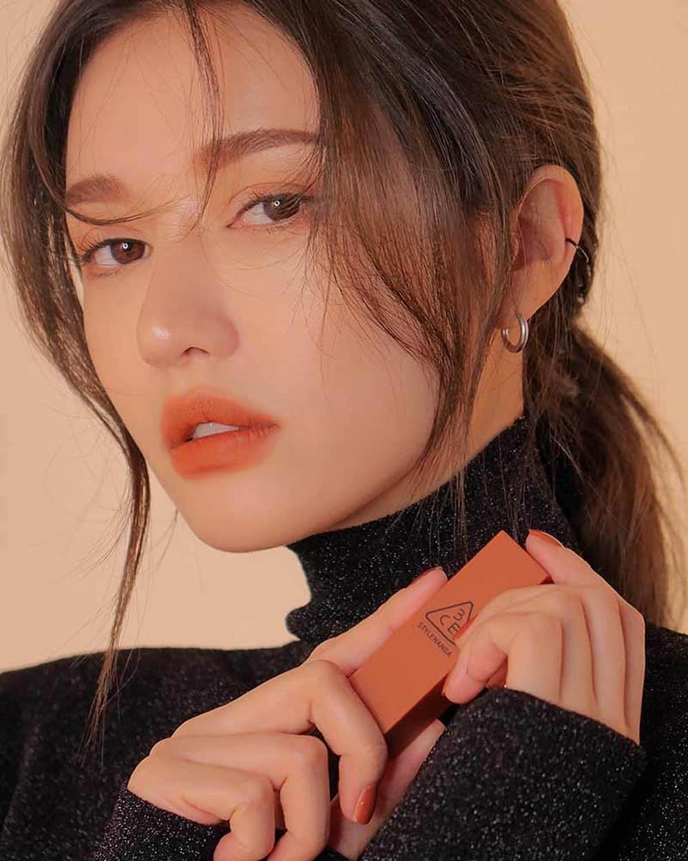 3CE Official Instagramさんのインスタグラム写真 - (3CE Official InstagramInstagram)「#goodmorning♥️ 3CE LIP COLOR #229 DRY_TANGERINE #3CE #3CELIPCOLOR」1月30日 8時42分 - 3ce_official