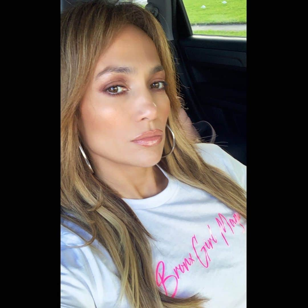 ジェニファー・ロペスさんのインスタグラム写真 - (ジェニファー・ロペスInstagram)「🤍💕✨💕🤍」1月30日 8時52分 - jlo