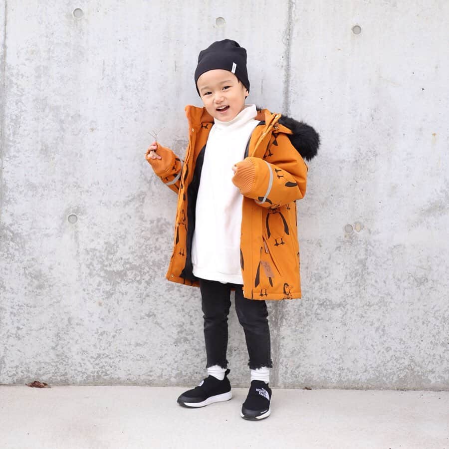 宇佐美彩さんのインスタグラム写真 - (宇佐美彩Instagram)「ずーっと推してるmini rodiniのアウター🧤気に入りすぎてサイズアップで3着目！ @babyshop のSALEで♡ . ✔︎生地強すぎ ✔︎暖かい ✔︎フード取れる ✔︎洗える . 1代目と2代目なんて私服でも保育園幼稚園でも着まくったのに新品のようにまだ綺麗😳 . #キッズコーデ #こどもふく #子供服 #babyshop #ベイビーショップ #minirodini #키즈룩 #키즈펜션 #아들스타그램 #엄마옷 #데일리록 #옷스타그램 #코디 #오오티디」1月30日 8時54分 - o0oayankeyo0o
