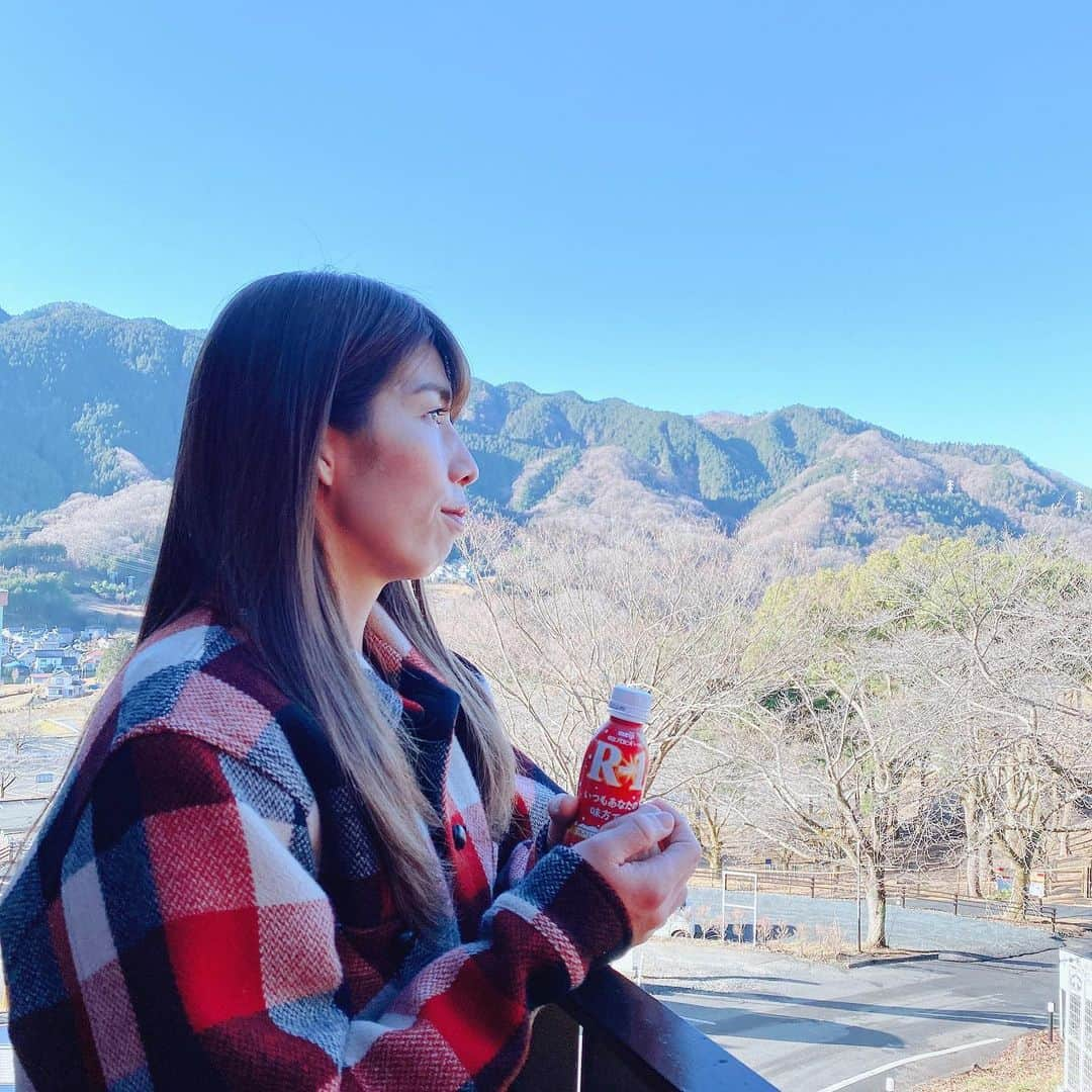 吉田沙保里さんのインスタグラム写真 - (吉田沙保里Instagram)「おはようございます☀ これから野外でお仕事です！！ 寒いですが、R-1飲んで頑張りまーす😊💪 みなさんも体調管理に気をつけてこの冬を乗り越えてくださいね〜😉 #体調管理 #R-1」1月30日 8時55分 - saori___yoshida