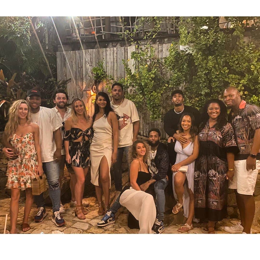 シャネル・イマンのインスタグラム：「So grateful to have some of the most down to earth , fun, easy going people in my life. Thankful to be able to share life long memories together.  I truly value our friendship and look forward to the next trip :) @annacongdon  @saquon @emilywmayfield @bakermayfield @obj @lolowood_ @alexogletree03.14 @misterogletree52 @chels.colvin @colvinworld 📍Antigua & Barbuda #couplestrip2020」