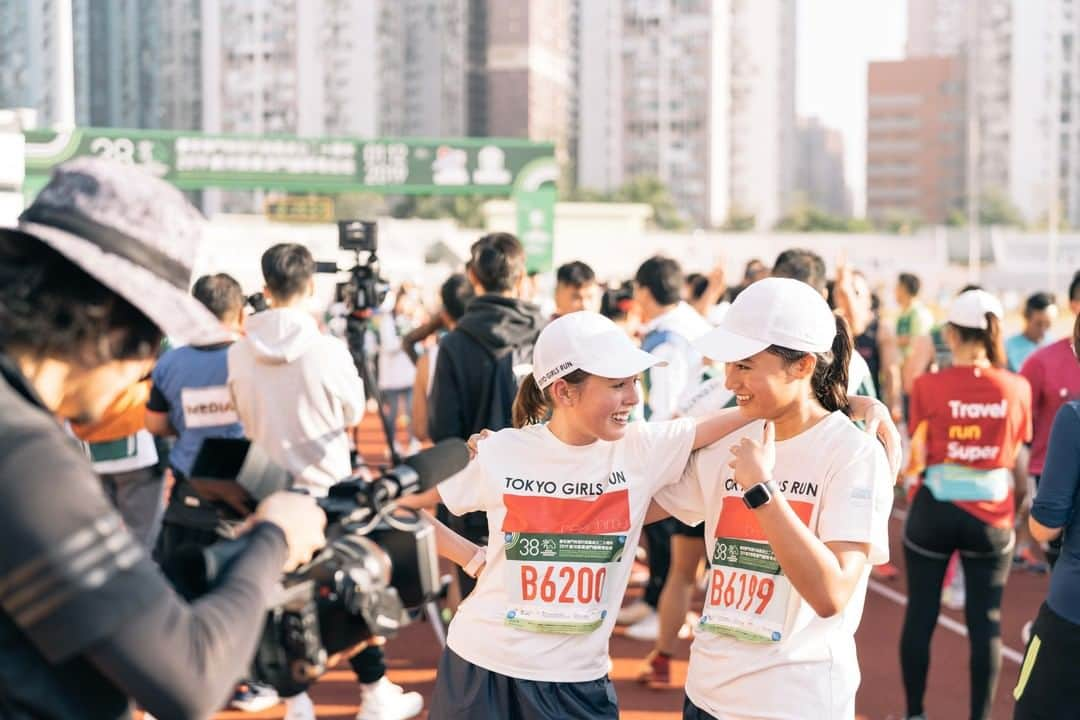 TOKYO GIRLS RUNさんのインスタグラム写真 - (TOKYO GIRLS RUNInstagram)「マカオ国際マラソン完走直後の二人。 タイムも二人ほとんど間を開けることなくゴールした仲良し。 お互い励まし合い、楽しく走りきれた様子です！  #beachme #相模屋 #slendaginza #slenda #アンダーアーマー #tgr #tgc #東京ガールズコレクション #tokyogirlscollection #tokyogirlsrun #underarmour #run #running #workout #ランニング #training #gym #ランニング女子 #マラソン女子 #runninggirl #runningcommunity #marathon #ハーフマラソン #スポーツ #トレーニング #japan #girls #health #完走 #マラソン完走」1月30日 9時01分 - tokyogirlsrun