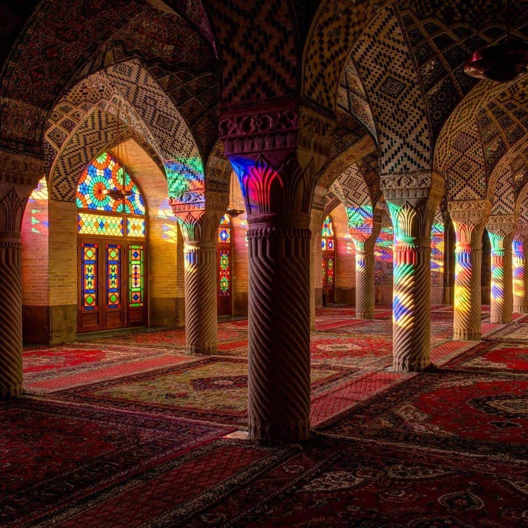 Reiko Lewisさんのインスタグラム写真 - (Reiko LewisInstagram)「Iranian Cultural Heritage Buildings  I have a policy that I do not talk about politics on my SNS but I just wanted to show you some of the beautiful Iranian Heritage sites and buildings that we want to pass onto the next generations. Breathtaking…  https://www.buzzfeed.com/lynzybilling/this-sunlit-mosque-in-southern-iran-is-a-kaleidoscope-of-col 私のSNSで政治の話はしないことに決めていますが、イランの歴史的建造物で次の世代に残したいものが沢山あることを写真で御見せしたいとおもいました。 息をのむような美しい建造物です。 #iranianculturalsites #hawaiiresidents #interiordesign #interiorlovers #fornextgenerations#インテリアデザイン #インテリア好き#イラン文化遺産 #ハワイ在住」1月30日 9時04分 - ventus_design_hawaii
