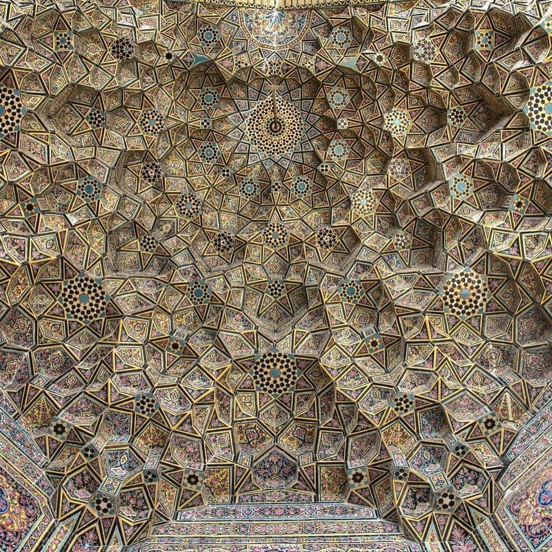 Reiko Lewisさんのインスタグラム写真 - (Reiko LewisInstagram)「Iranian Cultural Heritage Buildings  I have a policy that I do not talk about politics on my SNS but I just wanted to show you some of the beautiful Iranian Heritage sites and buildings that we want to pass onto the next generations. Breathtaking…  https://www.buzzfeed.com/lynzybilling/this-sunlit-mosque-in-southern-iran-is-a-kaleidoscope-of-col 私のSNSで政治の話はしないことに決めていますが、イランの歴史的建造物で次の世代に残したいものが沢山あることを写真で御見せしたいとおもいました。 息をのむような美しい建造物です。 #iranianculturalsites #hawaiiresidents #interiordesign #interiorlovers #fornextgenerations#インテリアデザイン #インテリア好き#イラン文化遺産 #ハワイ在住」1月30日 9時04分 - ventus_design_hawaii