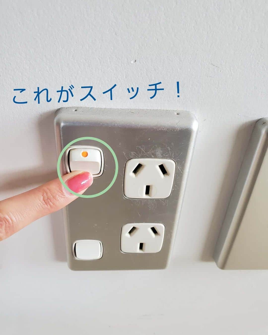 武田しのぶさんのインスタグラム写真 - (武田しのぶInstagram)「ニュージーランドのコンセントはOタイプというものです。日本の電気屋さん等で変換プラグ安く買えます🌈🌈私は一個さしたら3つくらい差し口が付いてるものを1000円ちょっとで買いました！ 電圧は日本の倍くらいあります。 電圧高いので、差し口の横に電圧流すスイッチがあります。基本は切っておきます。 ちなみに電圧は240v位ですが、今日本のコテやアイロンは対応してるものが多いです。本体に書いてあるのが殆どなので、チェックしてみて下さい！〜240になっていれば変圧器無しで使えます。 ドライヤーは対応していないものが殆どで、変圧器を使っても基本使えないので海外対応の物を日本で購入するか、 私のオススメは、ニュージーランドでドライヤーを買うことです！（日本で海外対応のドライヤーを探した時に、小さいドライヤーしか私は見つけられず、買いませんでした。） ウェアハウス等で4500円位で買えます。 しかもボルトが倍なんで、風力さいこーです！！ #ニュージーランド#ニュージーランド留学 #ニュージーランド旅行#NewZealand#studyabroad#Auckland#英語#ニュージーランド生活#留学#海外留学 #オークランド留学#語学留学#ワーキングホリデー #海外生活#sino_nz」1月30日 9時40分 - shino_0217_