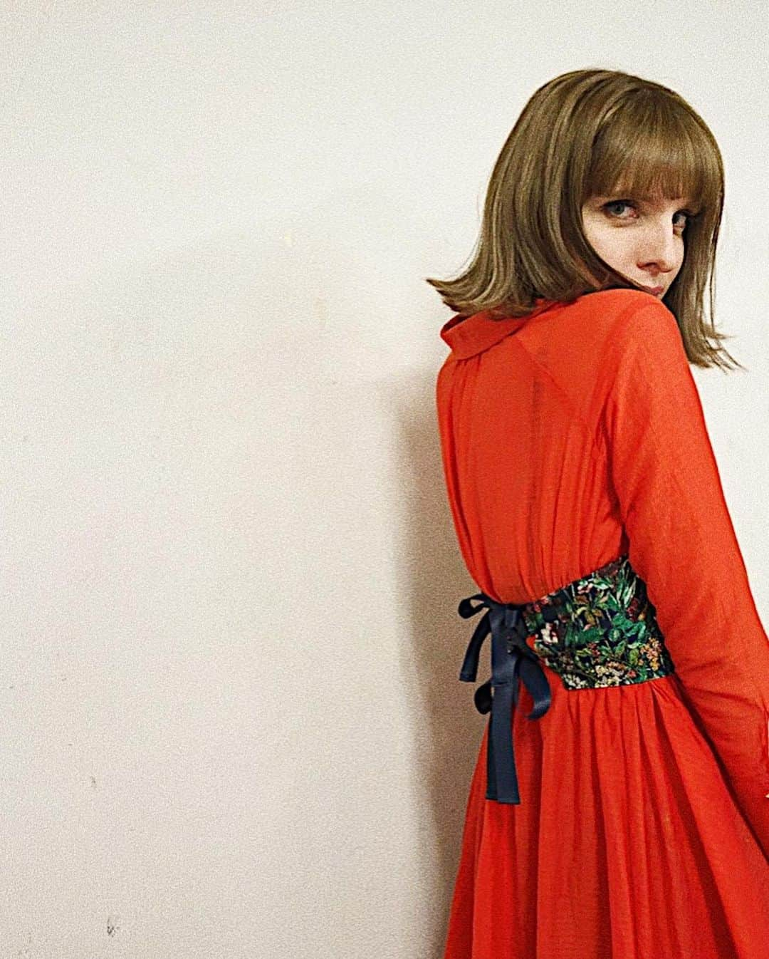 IVANさんのインスタグラム写真 - (IVANInstagram)「* ✨❤️💃🏻🧡✨ くるんっ♡ぱっ♡ * styling by @1219__a  make up by @yuka_ishizuka_0922  #shiseido #orangered#fashion#love #resyuryu#flake #可愛いの着たよ♡ #衣装はどんどん春へと」1月30日 9時49分 - fresanaca