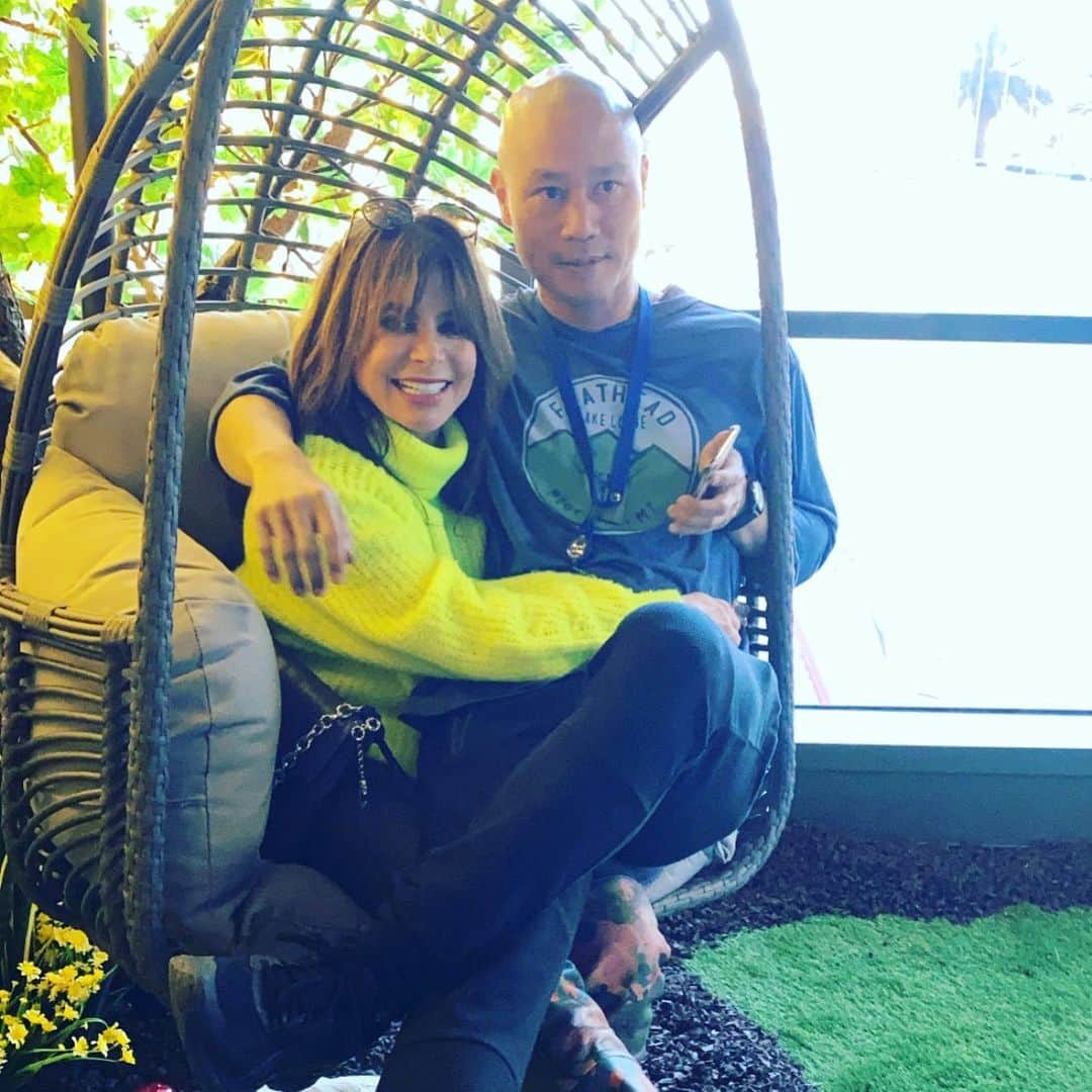 Tony Hsiehのインスタグラム：「Straight Up Now Tell Me..... do you wanna swing with Zappos forever?!?! @paulaabdul」