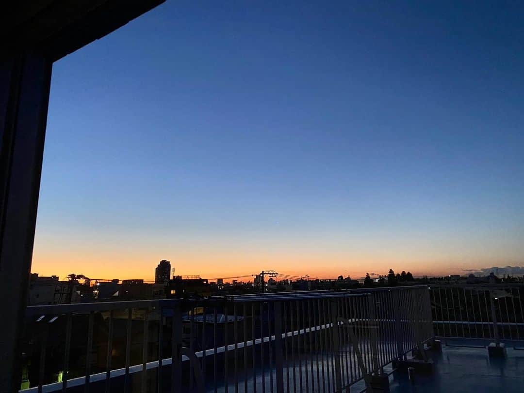 Shinnosukeさんのインスタグラム写真 - (ShinnosukeInstagram)「明け方の空が綺麗だったので。からの今は富士山もはっきり見える日本晴れ。今日も良い天気〜♬ #sunrise #mtfuji #beautiful #sky #富士山」1月30日 9時51分 - shinscapade