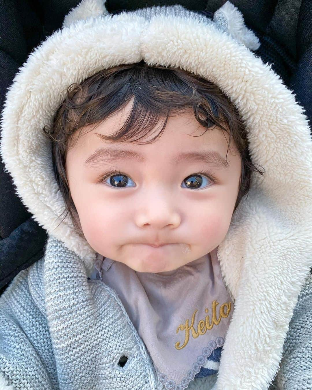 Ayaさんのインスタグラム写真 - (AyaInstagram)「私にまつ毛を分けて下さい息子よ👶🏻🙏🏻笑 髪の毛が伸びてきて最近女の子に 間違えられるよ🤫💕 . .  #0歳#生後5ヶ月#男の子ベビー#男の子コーデ  #赤ちゃんのいる生活#今日のけいぴ#まつ毛cカール」1月30日 9時54分 - aya__fit