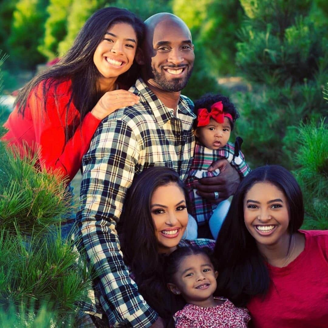 People Magazineさんのインスタグラム写真 - (People MagazineInstagram)「Vanessa Bryant is speaking out after the sudden and tragic loss of her husband Kobe and daughter Gianna. "My girls and I want to thank the millions of people who’ve shown support and love during this horrific time," she began her emotional statement. ❤️ | #Regram @vanessabryant」1月30日 10時08分 - people