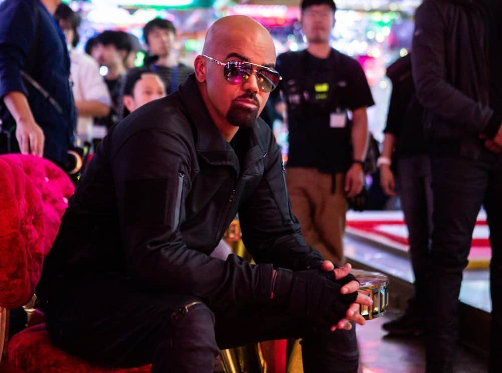 シェマー・ムーアさんのインスタグラム写真 - (シェマー・ムーアInstagram)「Swipe 👈🏼 for a BTS preview of tonight’s episode of #swat 🔥💣💥 .... Who’s ready!!!??? #rollswat #tokyo」1月30日 10時04分 - shemarfmoore