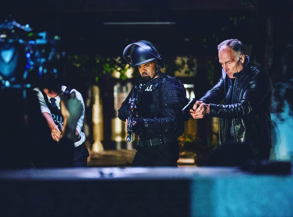 シェマー・ムーアさんのインスタグラム写真 - (シェマー・ムーアInstagram)「Swipe 👈🏼 for a BTS preview of tonight’s episode of #swat 🔥💣💥 .... Who’s ready!!!??? #rollswat #tokyo」1月30日 10時04分 - shemarfmoore