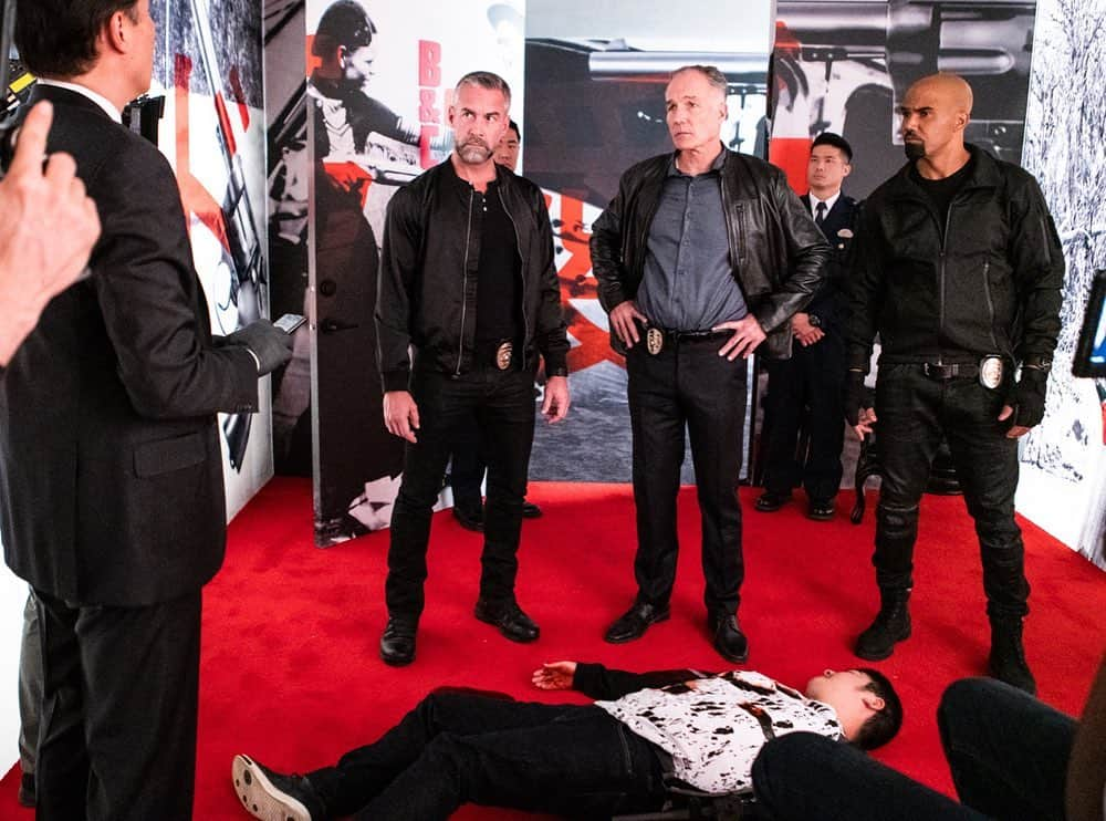 シェマー・ムーアさんのインスタグラム写真 - (シェマー・ムーアInstagram)「Swipe 👈🏼 for a BTS preview of tonight’s episode of #swat 🔥💣💥 .... Who’s ready!!!??? #rollswat #tokyo」1月30日 10時04分 - shemarfmoore