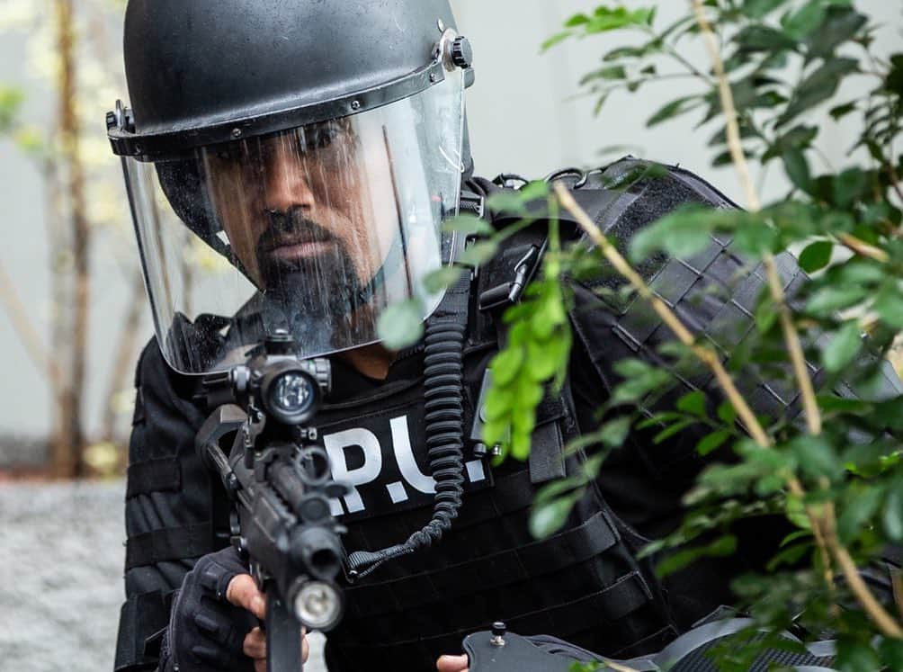 シェマー・ムーアさんのインスタグラム写真 - (シェマー・ムーアInstagram)「Swipe 👈🏼 for a BTS preview of tonight’s episode of #swat 🔥💣💥 .... Who’s ready!!!??? #rollswat #tokyo」1月30日 10時04分 - shemarfmoore