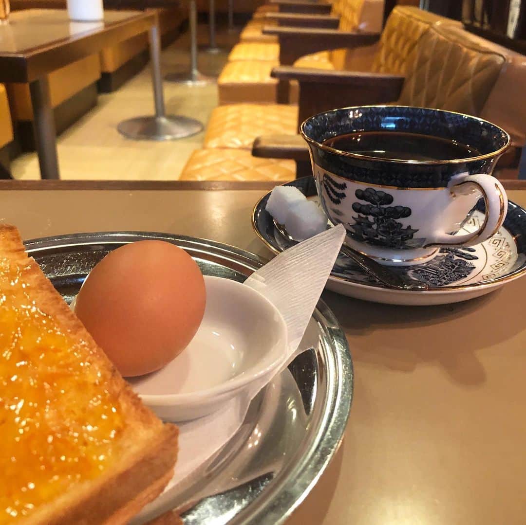 行正り香さんのインスタグラム写真 - (行正り香Instagram)「すてきなら喫茶店でモーニング。トーストがとても美味しい。#行正り香 #rikayukimasa #京都#三代続くお店だそう」1月30日 10時10分 - rikayukimasa