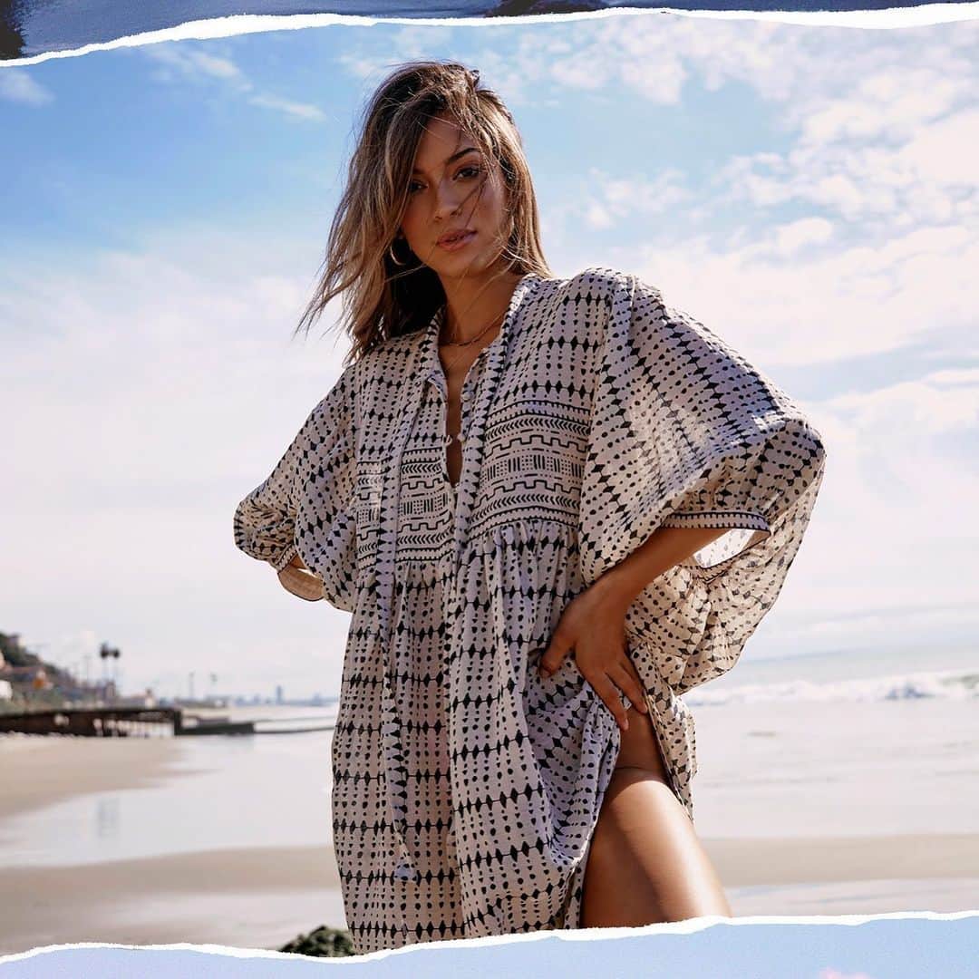 ブルーライフのインスタグラム：「@cassieamato in new @jenspiratebooty 🌞」