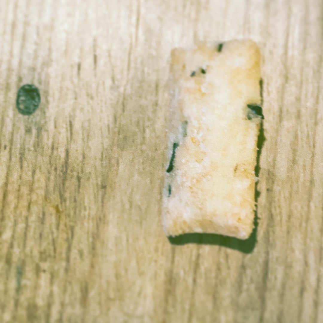 中野敬久さんのインスタグラム写真 - (中野敬久Instagram)「#白えびビーバー #テーブル #同化 #黒いところは #昆布 #table #similar #snack #seaweed」1月30日 10時36分 - hirohisanakano