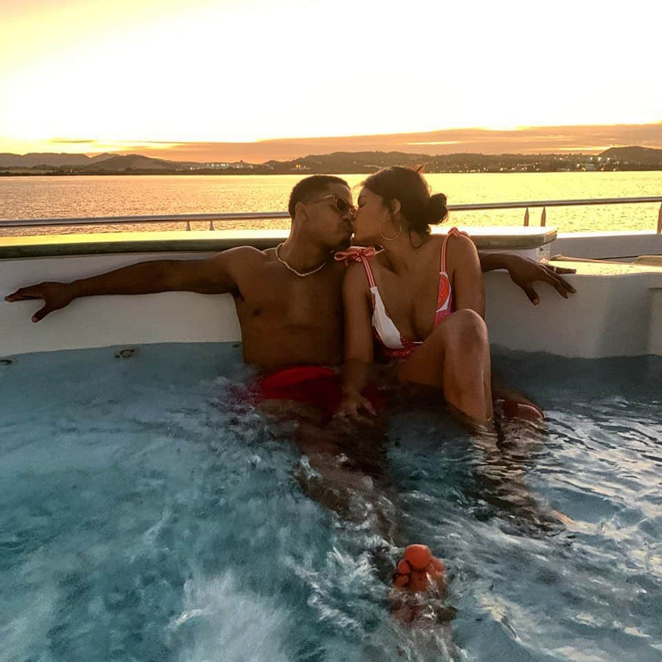 シャネル・イマンのインスタグラム：「Spoiled with love ❤️ I just love me some him 🌅🇦🇬」