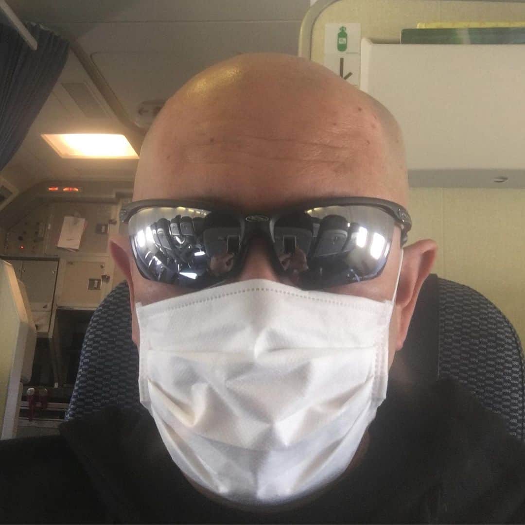小田幸平のインスタグラム：「沖縄行って来ます。新型肺炎コロナウイルス対策#コロナウイルス#沖縄#プロ野球キャンプ#中日ドラゴンズ#読売ジャイアンツ#飛行機#キャンプイン」
