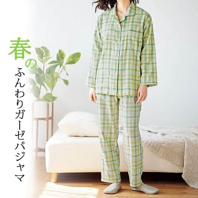 通販のセシール(cecile) のインスタグラム：「◇◆シリーズ累計販売枚数10.2万枚突破！◆◇﻿ 可愛さと着心地で愛されてます!綿100%ダブルガーゼパジャマ。表と裏で違うチェック柄なので、袖口とパンツの裾を折り返して着ても可愛い♪一度着るとクセになるダブルガーゼは洗うほどにやわらかく肌になじみます。吸水性・通気性にも優れ、1年中着用できるのも魅力です。左胸ポケットには、かわいいエッフェル塔刺繍のアクセント入り。ちょっとしたプレゼントにもおすすめです！﻿ ﻿ ■人気のチェック柄シャツパジャマ(綿100%)(二重ガーゼ)﻿ 価格：3,289円(税込)～﻿ 品番：NW-205﻿ ﻿ 詳しくはプロフィール掲載のURLからセシールオンラインショップへ♪﻿ 気になる商品の品番を検索してください！﻿ ﻿ #パジャマ﻿ #シャツパジャマ﻿ #チェックパジャマ﻿ #チェック柄﻿ #ガーゼ﻿ #ダブルガーゼ﻿ #二重ガーゼ﻿ #ギンガムチェック﻿ #綿100％﻿ #春色﻿ #春パジャマ﻿ #胸刺しゅう﻿ #オールシーズン﻿ #セシレーヌ﻿ #セシール﻿ #cecile」