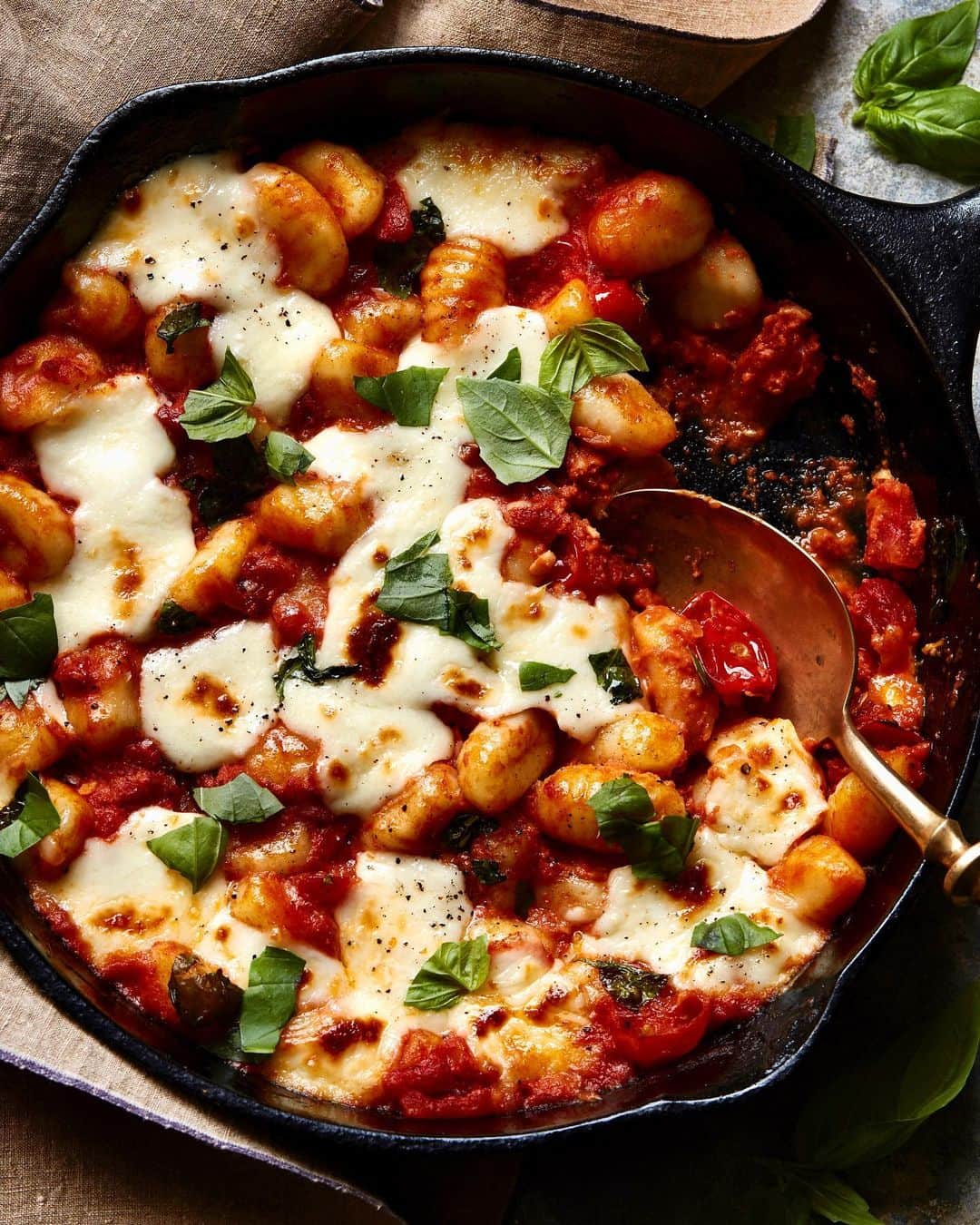Gaby Dalkinさんのインスタグラム写真 - (Gaby DalkinInstagram)「Made the Cheesy Baked Gnocchi from WGC for the first time in years tonight and OMG what was I thinking!! That gooey mozzarella on top of freshly baked gnocchi! Perfection! Recipe is on the blog https://whatsgabycooking.com/cheesy-baked-gnocchi/」1月30日 11時07分 - whatsgabycookin