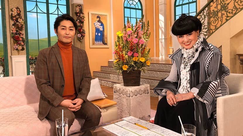 【公式】土曜ナイトドラマ「アリバイ崩し承ります」のインスタグラム：「＊﻿ ‪本日‬﻿ ‪このあと ひる12時～‼️‬﻿ ‪『徹子の部屋』に #安田顕 さんがご出演です🤗✨‬﻿ ﻿ ‪どんなお話が飛び出すのか…‬﻿ ﻿ ‪ぜひご覧ください🙌🏻‬﻿ ﻿ ‪#徹子の部屋‬﻿ ‪#アリバイ崩し承ります‬﻿ ‪#ありくず‬﻿ ‪#放送まで‬﻿ ‪#あと2日です✌🏻 ‬」