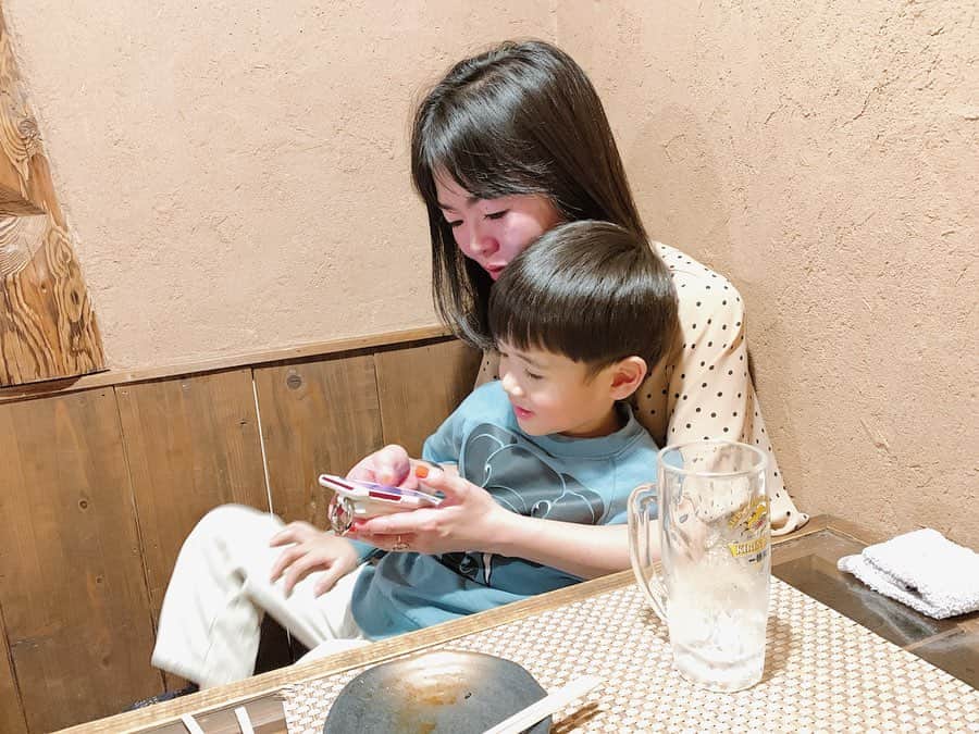 yuco_yoshidaさんのインスタグラム写真 - (yuco_yoshidaInstagram)「虫はどう頑張っても苦手やけど、爬虫類はイケます🦎🐍 特にトカゲが可愛くてすき♡可真人でたらふく焼き鳥食べてから爬虫類カフェに行ってそのままえいとおうかはお泊まり♡小さい時からのお友達といっぱい遊んで終始楽しそうで何よりやった🥰❤️✨ ・ ・ #幸町可真人  #スネークカフェ」1月30日 11時30分 - yuco_yoshida
