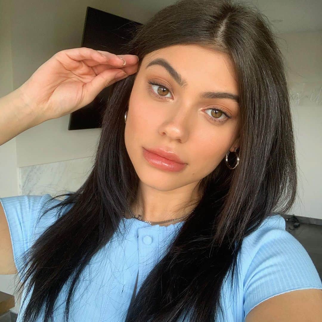 ケルシーのインスタグラム：「going back to miami tomorrow, see ya in eleven! @revolve」