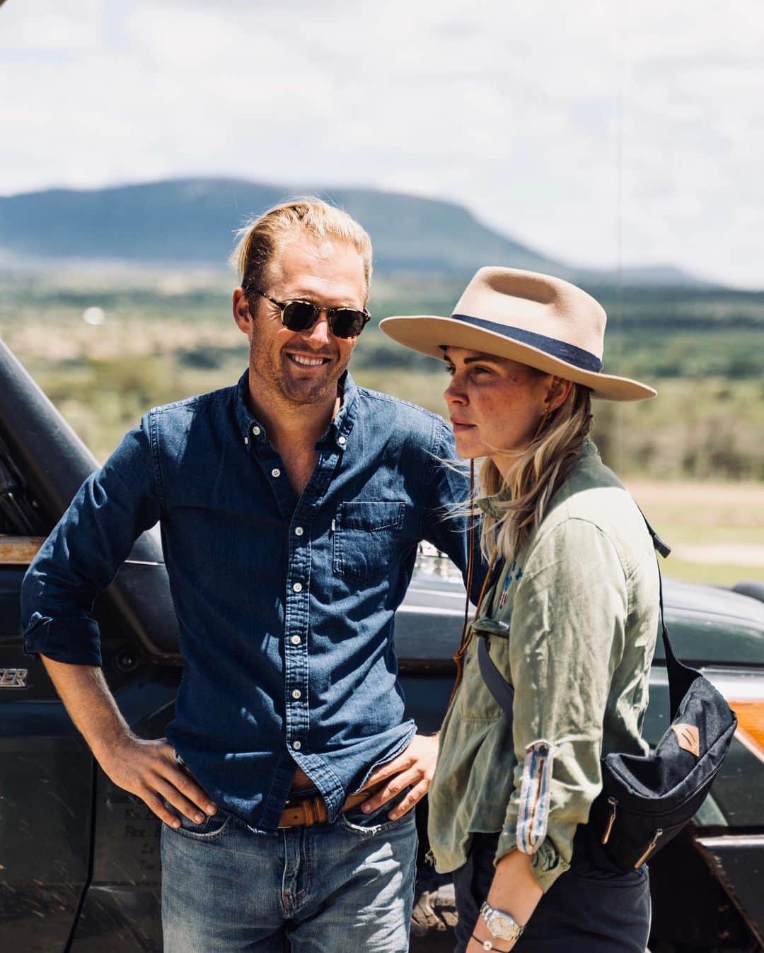 フィービー・ダールのインスタグラム：「Assuming my natural position as a wildlife protector in Africa 🐘🦒I will be guiding the next @kintravel trip to Kenya this February, where we will dive into the importance of conservation and wildlife protection as well as empowering local female rangers to do the same. I never knew how I’d get here in life, or exactly how to do it, all i knew is that i wanted to devote my time and life to protecting animals. I kept believing in myself and Little did I know, every experience I’ve ever had and everything I’ve done in life so far has prepared me for exactly this. Beyond excited and grateful for what’s next 🦍✨」