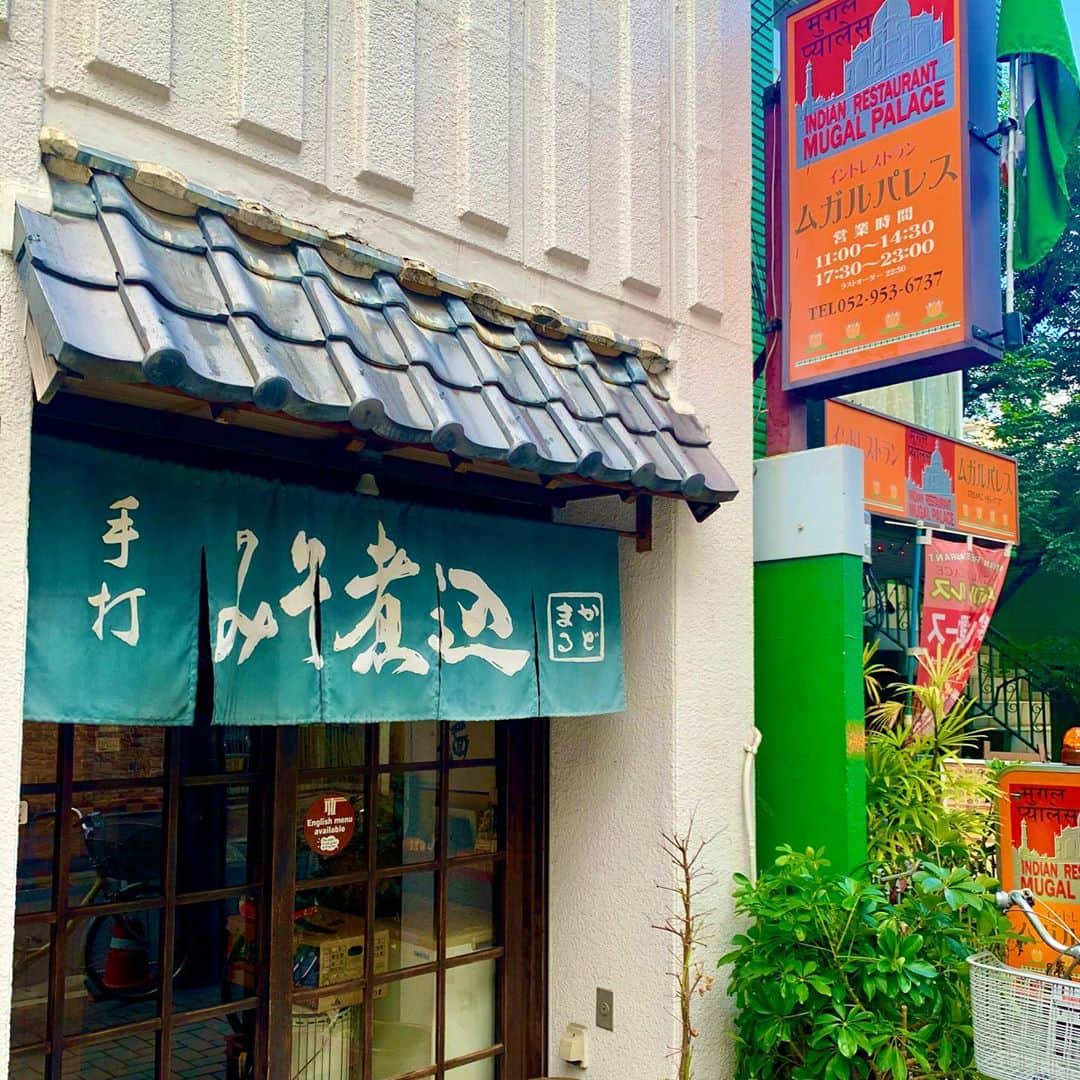 松尾貴史さんのインスタグラム写真 - (松尾貴史Instagram)「NHK名古屋放送局に入る前に、近くの「角丸」で、#眞島秀和 さんに教えてもらった #味噌煮込みうどん （松）を。  今まで食べた中で、一番好きな味です。  隣が「 #ムガルパレス 」だった。昔、「 #カレーのmori 」が閉店してしまったので、一度だけカレーを食べに来た事があったなあ。  #nhk #nhk名古屋」1月30日 12時01分 - kitsch.matsuo