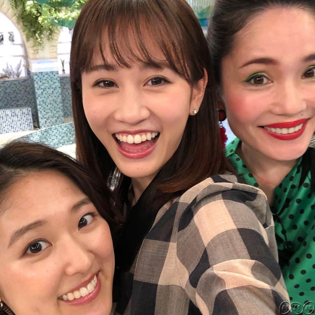 あさイチさんのインスタグラム写真 - (あさイチInstagram)「あさイチに久しぶりの登場👏✨前田敦子さんと、平野ノラさん💋👠﻿ ﻿ ☞2.3枚目📸﻿ おしゃれで機能性抜群の雪駄😍💓﻿ お気に入りの一足は…？ 📍平野さん「やっぱり1番派手なやつ💄」﻿ 📍前田さん「子ども用の欲しい〜👦」﻿ 📍近江アナ「素朴さの中に花柄が可愛い💫」﻿ ﻿ #雪駄 #おしゃれ #機能性抜群 ﻿ #伝統 #進化﻿ #伝説のお母さん﻿ #前田敦子 さん﻿ #平野ノラ  さん﻿ #近江友里恵 アナ ﻿ #nhk #あさイチ #8時15分から」1月30日 12時08分 - nhk_asaichi