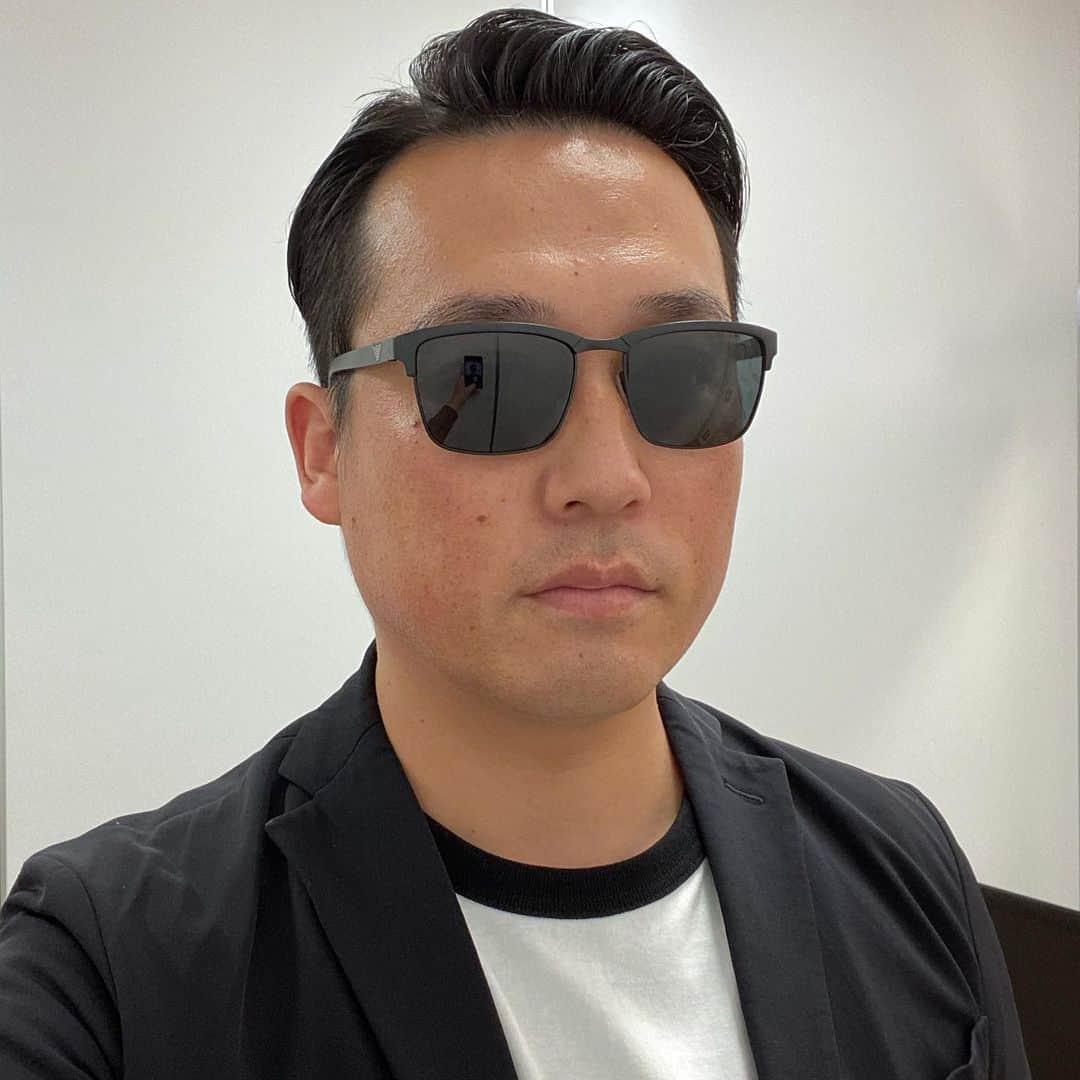 田崎佑一さんのインスタグラム写真 - (田崎佑一Instagram)「清塚さんから、誕生日プレゼントにめちゃくちゃカッコいいサングラスをプレゼント🎁してもらいました！めちゃくちゃお気に入りです❤️明日からこれで漫才します！清塚さんありがとうございます✨✨✨」1月30日 17時41分 - tasakipan
