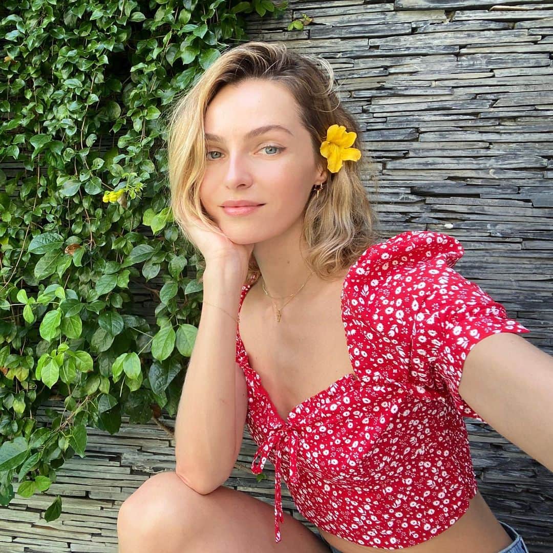 ヴァレンティナ・ゼリャヴァのインスタグラム：「From Koh Samui with love 💋🦋」