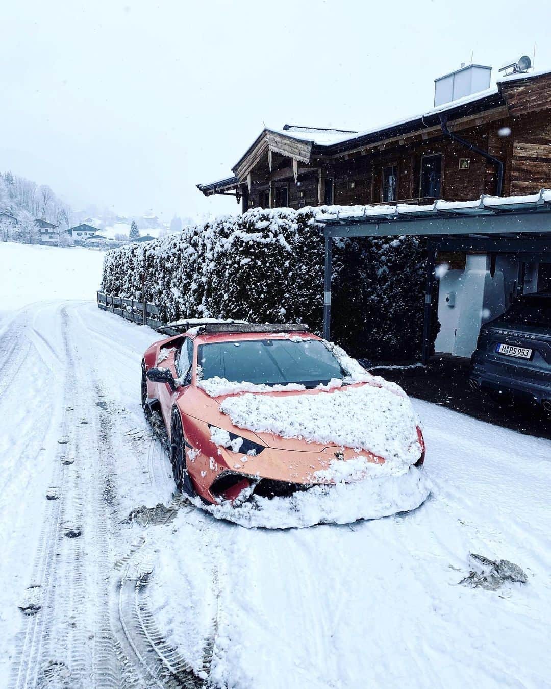 CARLiFESTYLEさんのインスタグラム写真 - (CARLiFESTYLEInstagram)「Here is your snow plow. ☃️ Thoughts? Owner @mryido #HuracanPerformante」1月30日 12時14分 - carlifestyle